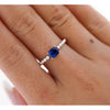 Bague ovale Est-Ouest en saphir bleu et diamant, or blanc 18K texturé