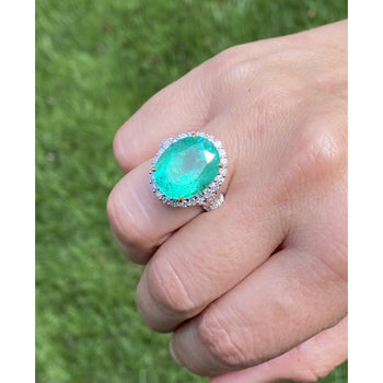 Bague en or blanc massif 18k avec émeraude colombienne de 11 carats et diamants – Assay Jewelers