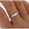 Bague courbée à trois pierres mini en diamant naturel 1/3 carat en or blanc 14K