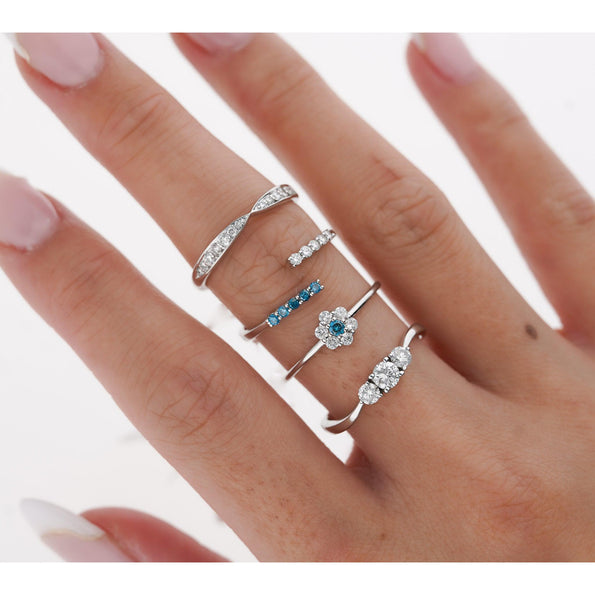 Bague fleur marguerite en or blanc 14K avec diamants bleus et blancs 1 mm