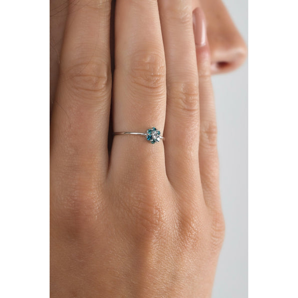 14K or blanc Bague fleur marguerite en diamant bleu et blanc 1 mm
