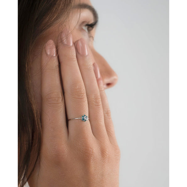 Bague fleur marguerite en or blanc 14K avec diamants bleus et blancs 1 mm