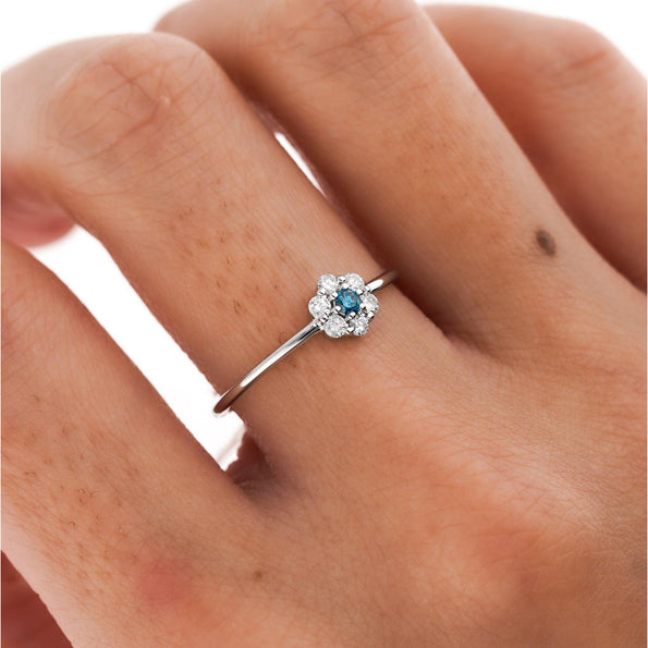 Bague fleur marguerite en or blanc 14K avec diamants bleus et blancs 1 mm