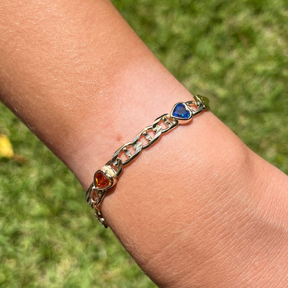 Bracelet breloque en or jaune 14K en forme de cœur avec pierres multiples | saphir rose/bleu, péridot, citrine, rubis
