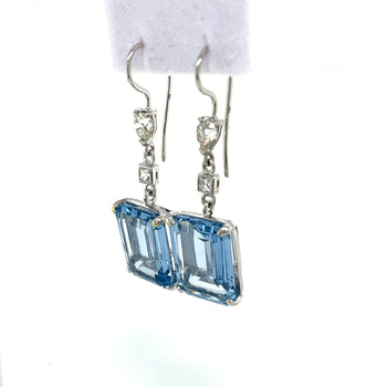 Orecchini pendenti in oro bianco 18K con spinello taglio smeraldo e diamanti – Assay Jewelers