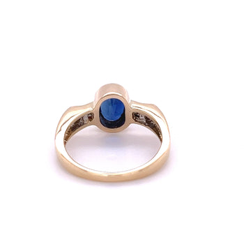 1,48 carat Bague en or 18k avec saphir bleu taille ovale et diamant taille princesse – Assay Jewelers