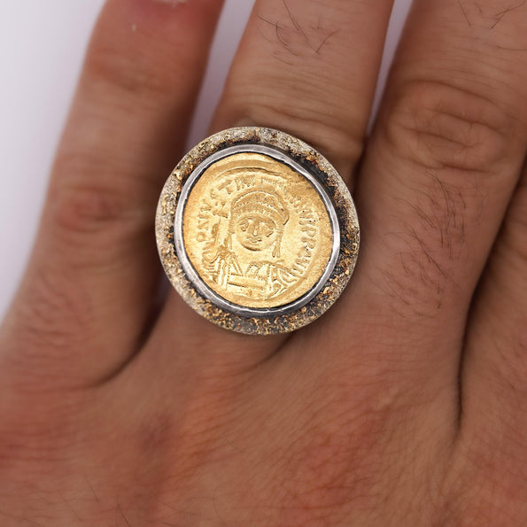 Bague en or 22K sertie d'une pièce antique de l'Empire byzantin JUSTINIEN I