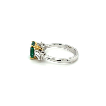 Bague en or blanc 18K avec émeraude naturelle de 2,19 carat, diamant baguette et trois pierres – Assay Jewelers