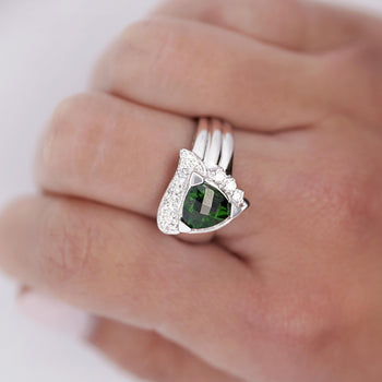 Ring statement in oro bianco con tsavorite e diamanti a scacchiera triangolare da 2,50 carati – Assay Jewelers