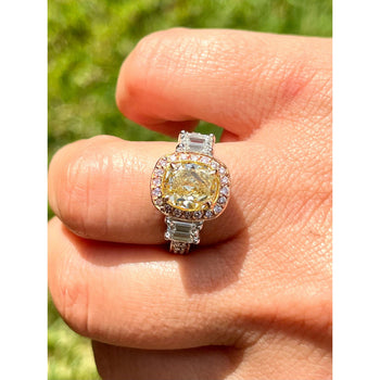 2,85 carati Diamante giallo Cushion certificato GIA in Ring stile Art Déco – Assay Jewelers