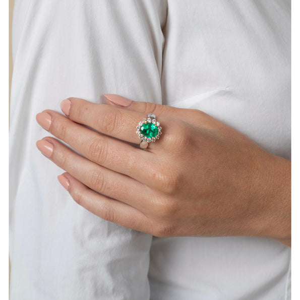 Bague halo en or blanc 18K avec émeraude colombienne vert vif de 3 carats et diamants