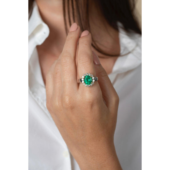 Bague halo en or blanc 18K avec émeraude colombienne vert vif de 3 carats et diamants
