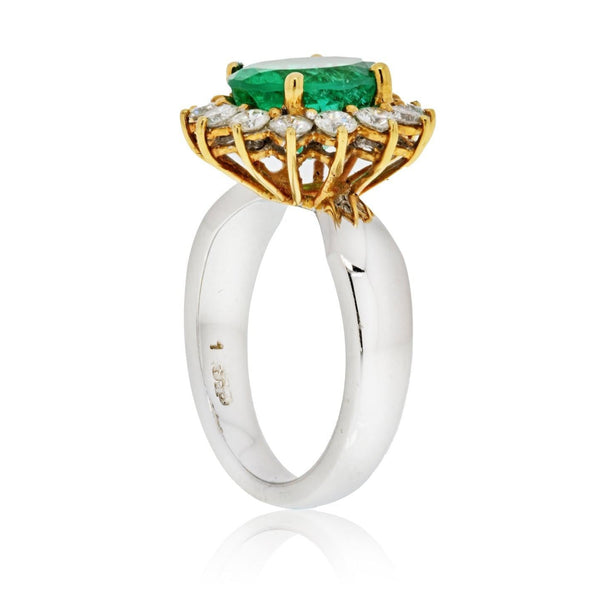 Bague halo en or blanc 18K avec émeraude colombienne verte vive de 3 carats et diamants