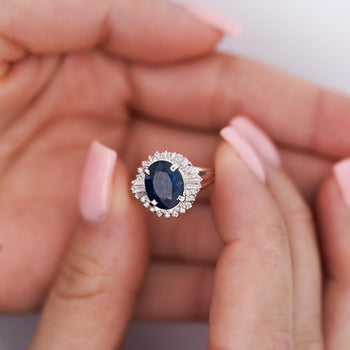 Bague en platine avec saphir bleu taille ovale de 3,21 carats et diamants – Assay Jewelers