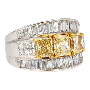 txt
Ring a 3 pietre con diamante giallo fantasia naturale taglio radiant da 3,28 ct TW in oro bianco 18K – Assay Jewelers