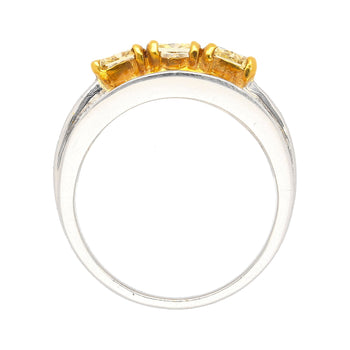 txt
Ring a 3 pietre con diamante giallo fantasia naturale taglio radiant da 3,28 ct TW in oro bianco 18K – Assay Jewelers