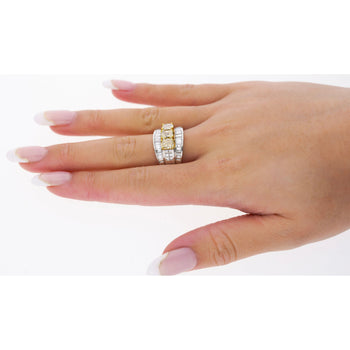 txt
Ring a 3 pietre con diamante giallo fantasia naturale taglio radiant da 3,28 ct TW in oro bianco 18K – Assay Jewelers