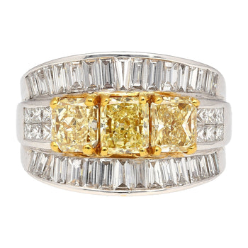 txt
Ring a 3 pietre con diamante giallo fantasia naturale taglio radiant da 3,28 ct TW in oro bianco 18K – Assay Jewelers