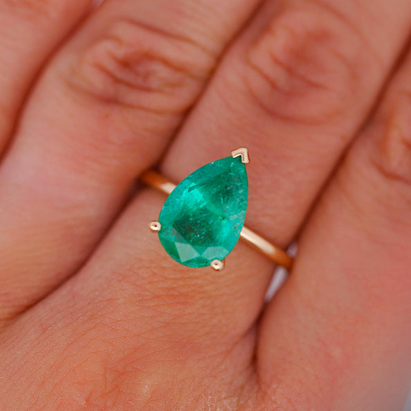 4.01 Carat Pear Cut Green Emerald Solitaire Ring in 18K Rose Gold