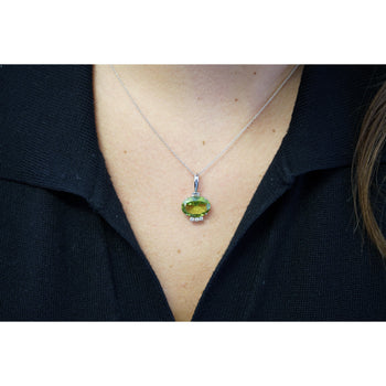 4,09 Carati di Peridoto Pendant in Oro Bianco 18K con Catena a Maglia Forzatina – Assay Jewelers