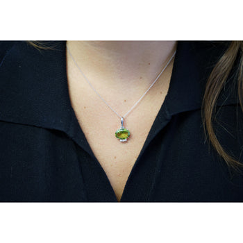 4,09 Carati di Peridoto Pendant in Oro Bianco 18K con Catena a Maglia Forzatina – Assay Jewelers