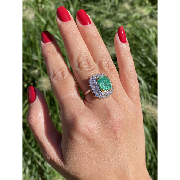 Bague cluster en diamant avec émeraude colombienne naturelle de 4,30 carats