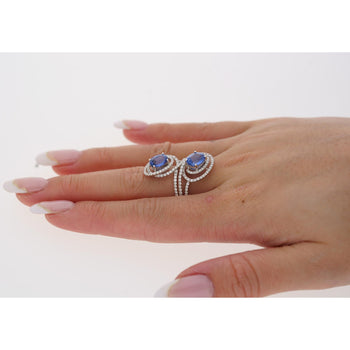 4,51 carati Ring con zaffiro blu ovale e diamante, design verticale a due pietre con pavé a spirale – Assay Jewelers