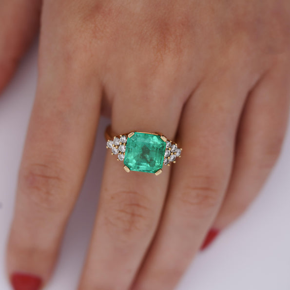 5 Ct Colombian Emerald and Diamond Cluster Side 14K Gold Ring