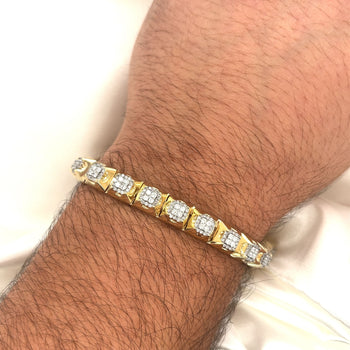 alt
Bracciale da uomo in oro massiccio 14K bicolore con maglie quadrate e diamanti, 6 carati totali – Assay Jewelers