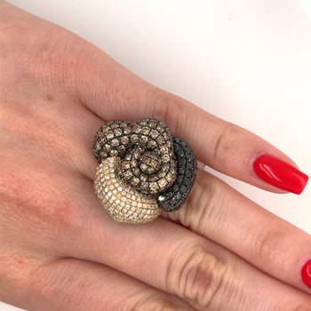 Ring floreale a grappolo con diamanti neri, marroni e bianchi da 6 carati totali in oro giallo 18K – Assay Jewelers