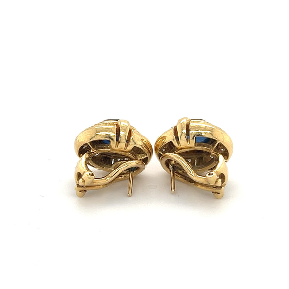 Boucles d'oreilles à tige avec fermoir dormeuse en or 18K, saphir bleu cabochon de 7 carats