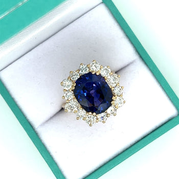 Ring con zaffiro blu taglio ovale da 7,15 carati e halo di diamanti in oro giallo 14K – Assay Jewelers