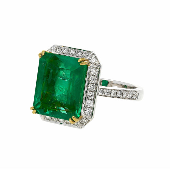 Bague halo en or blanc 18K avec émeraude russe 8 carats et diamants