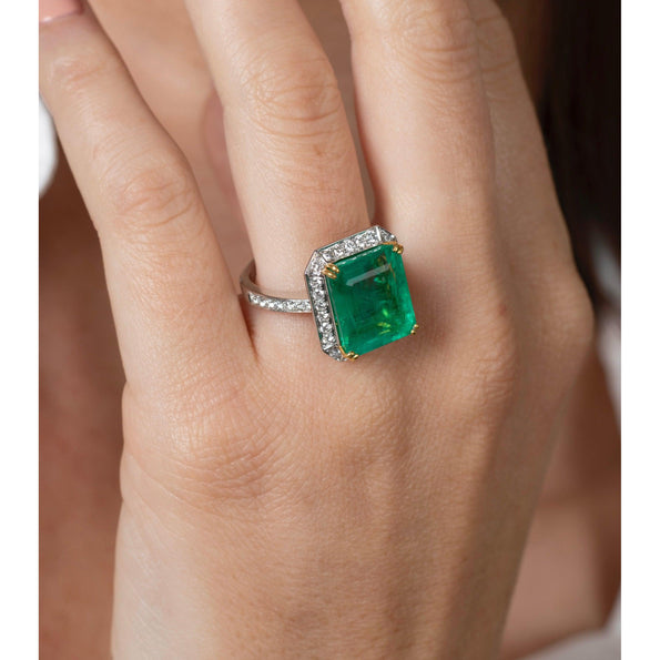 Bague halo diamant en or blanc 18K avec émeraude russe 8 carats