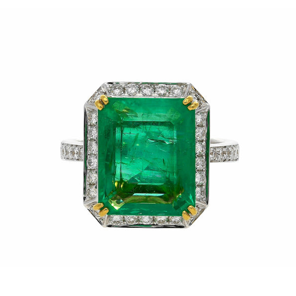 Émeraude russe 8 carats en or blanc 18K avec halo de diamants, Bague