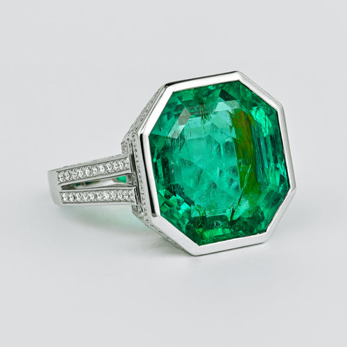 AGL Certified 17 Carat Octagonal Cut Minor Oil Colombian Emerald Ring