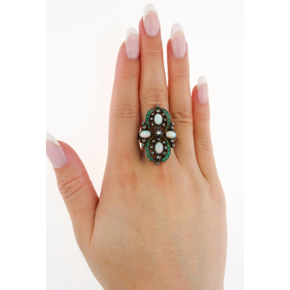Bague victorienne antique des années 1800 en opale, émeraude et diamant, en or et argent