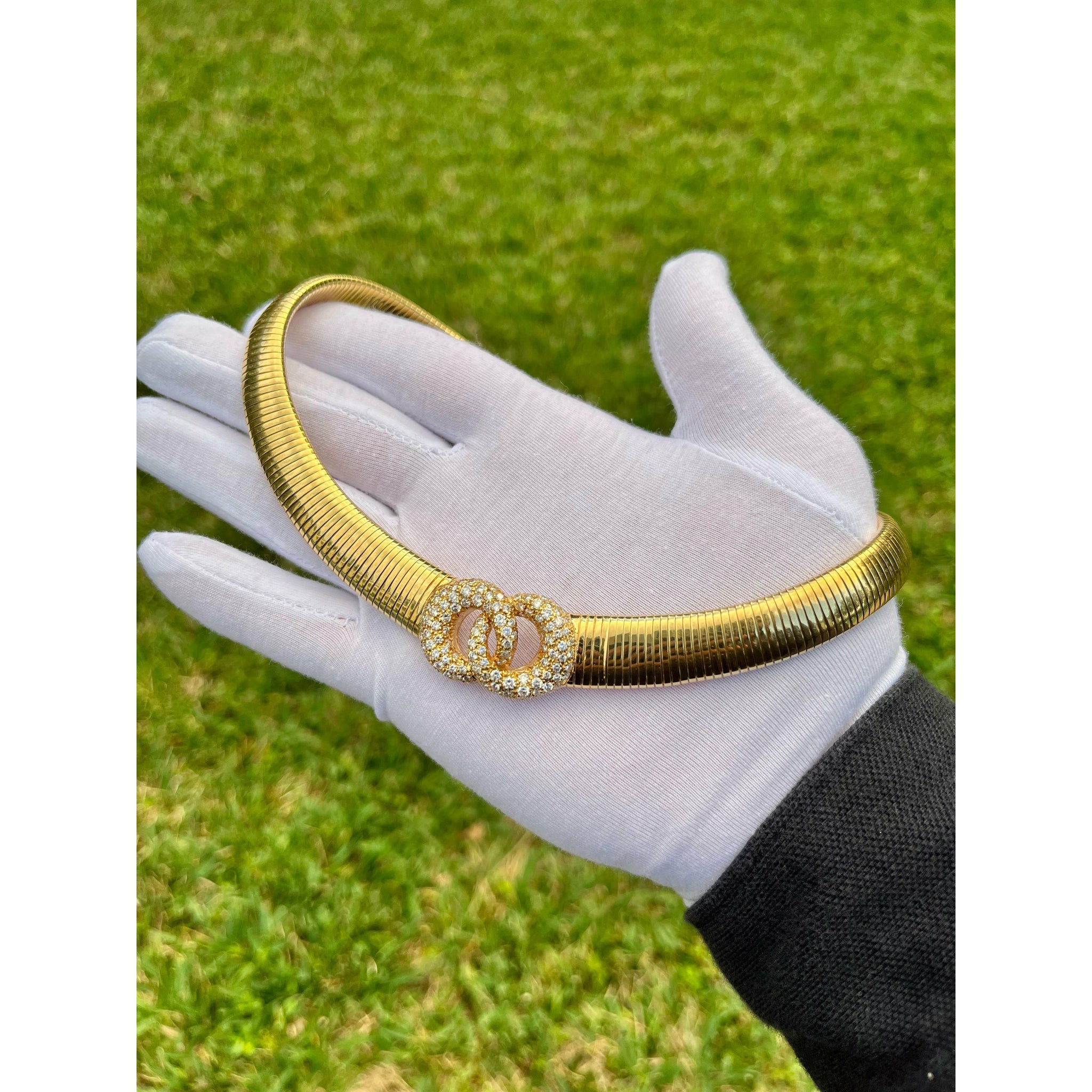 Diamond Interlocking Double Circle Flexible Choker in 18k Gold