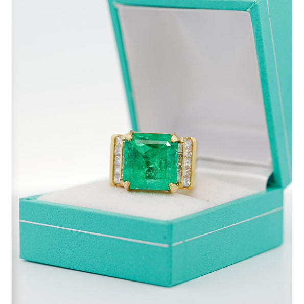 Bague homme en or 18K avec émeraude colombienne de 13 carats certifiée GIA et diamants taille princesse