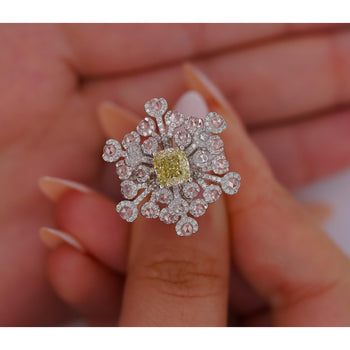 Ring Snowflake con diamante briolette Fancy Greenish Yellow da 1,52 carati certificato GIA – Assay Jewelers