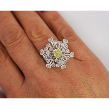 Ring Snowflake con diamante briolette Fancy Greenish Yellow da 1,52 carati certificato GIA – Assay Jewelers