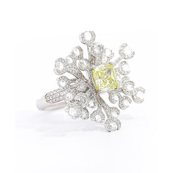 Ring Snowflake con diamante briolette Fancy Greenish Yellow da 1,52 carati certificato GIA – Assay Jewelers