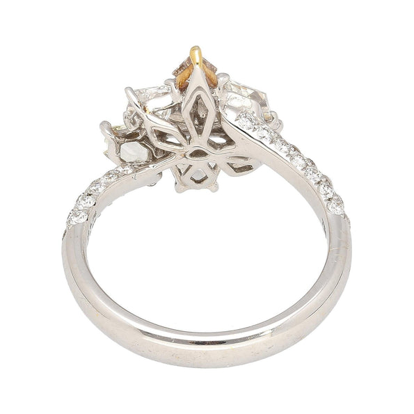 Bague en diamant taille mixte bouclier Fancy Intense Orange, certifiée GIA, 2.17 carat TW