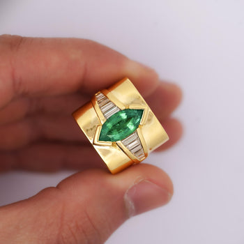 Bague Anciens en or 18K, émeraude marquise 5 carats et diamants baguette en sertissage canal – Assay Jewelers