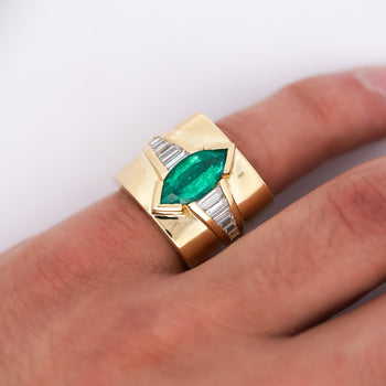 Bague Anciens en or 18K, émeraude marquise 5 carats et diamants baguette en sertissage canal – Assay Jewelers