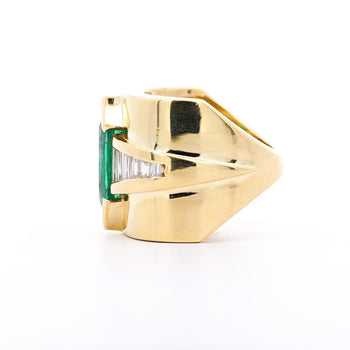 Bague Anciens en or 18K, émeraude marquise 5 carats et diamants baguette en sertissage canal – Assay Jewelers