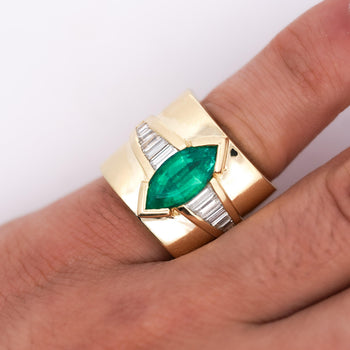 Bague Anciens en or 18K, émeraude marquise 5 carats et diamants baguette en sertissage canal – Assay Jewelers