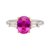 GIA-zertifizierter 3,2 Karat No Heat Pink Saphir Oval und Diamant 3 Stein Ring