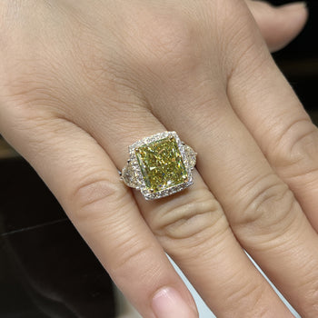 Certificato GIA, Ring con diamante giallo fancy brunastro verdognolo da 6,07 carati, taglio radiant – Assay Jewelers