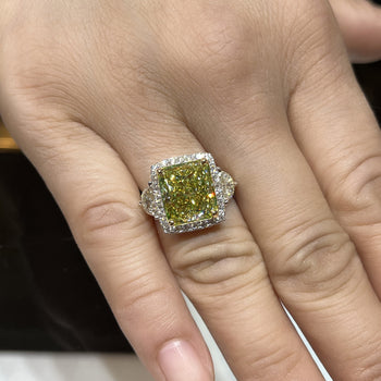 Certificato GIA, Ring con diamante giallo fancy brunastro verdognolo da 6,07 carati, taglio radiant – Assay Jewelers